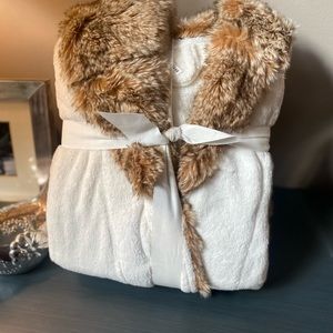 COPY - Pottery Barn Faux Fur Ombré robe. Caramel color, size Small. NWOT